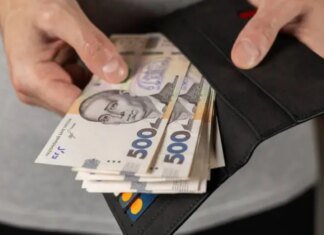 Средняя зарплата работников областных госадминистраций за год выросла почти на 10 тыс. грн — данные Минфина
