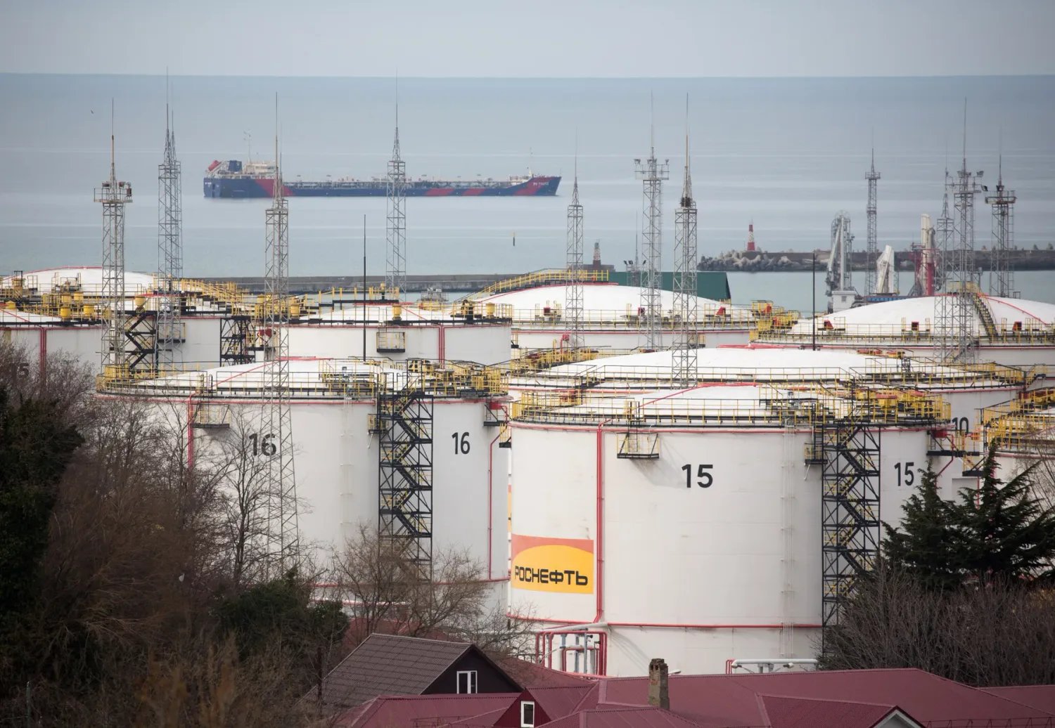 ЕС обсуждает заморозку нефтяных ограничений для россии на фоне войны с Ираном