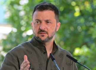 Зеленский заявил, что отмена санкций против РФ фактически усиливает её оборонную промышленность