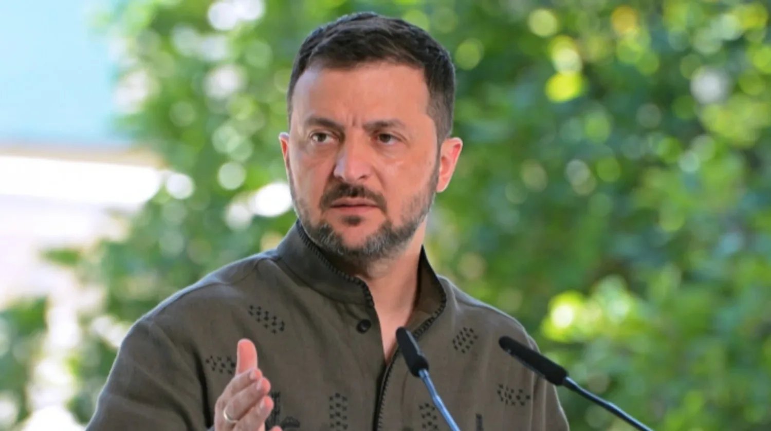 Зеленский заявил, что отмена санкций против РФ фактически усиливает её оборонную промышленность