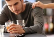 Алкоголизм не лечится силой воли — разбираем, что реально работает