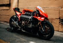 Первый мотоцикл Ferrari с 400-сильным V8 продали за $500 000 (фото, видео)