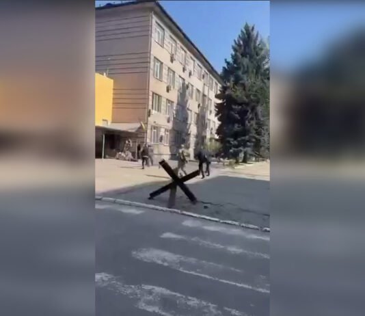 В Днепре СБУ проводят обыски в ТЦК: военные могли забрать депутата горсовета, — СМИ