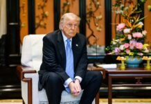 Цифровой детокс: у Трампа в Пекине «отобрали» телефон и не давали постить в соцсетях