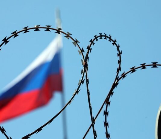 Поставляет микросхемы для дронов: в ЕС хотят ослабить санкции против РФ ради компании из КНР