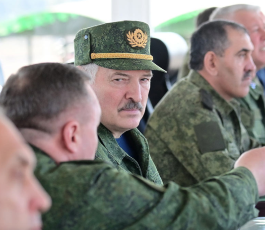 «В том числе дача Лукашенко»: военные эксперты раскрыли, что может быть среди 500 целей Украины в Беларуси