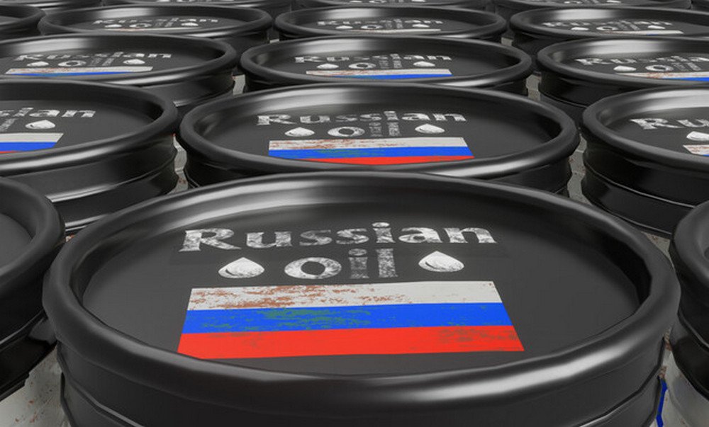 РФ рекордно зарабатывает на экспорте нефти, несмотря на украинские удары: кто ее покупает больше всего, — СМИ