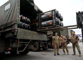 Украина заранее готовится к решающей зиме в войне, — Bloomberg