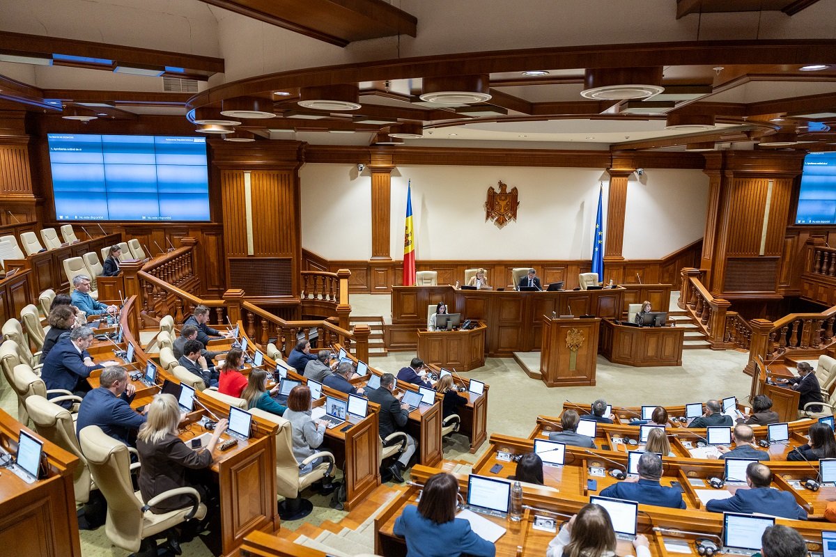 В Молдове сорвали заседание парламента из-за русского языка: детали скандала