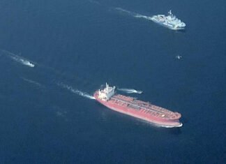 Швеция задержала теневое судно РФ, которое курсировало под фальшивым флагом (фото)