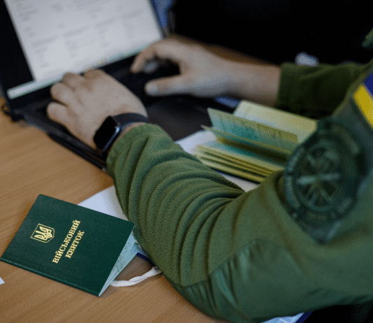 Или работай, или служи: в Украине готовят новые правила для 2 млн мужчин, которые прячутся от мобилизации