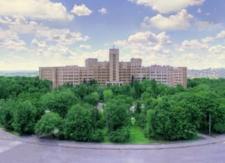 Уменьшение количества поступающих приведет к закрытию вузов, — ректор ХНУ