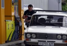 Бензин по талонам? На оккупированной территории Украины ограничили продажу горючего
