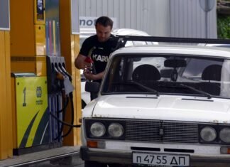 Бензин по талонам? На оккупированной территории Украины ограничили продажу горючего