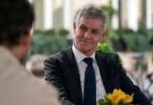 Умер Пьер Дени — звезда популярного сериала «Эмили в Париже» (фото)