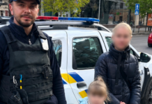 Искали все — нашли патрульные: в Одессе пропавшего ребенка вернули матери