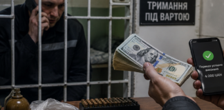 Заключенный из Одессы торговал оружием и гранатами прямо с камеры