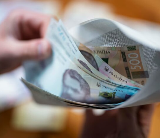 Выплаты до 20 тысяч гривен: кому из украинцев начислят максимальные пенсии