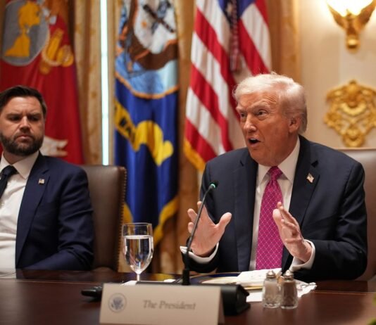 Трамп оставил Вэнсу секретное письмо на случай, если с ним «что-то случится»