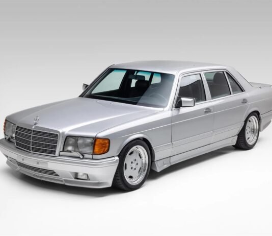 Неприметный раритет: старый 35-летний Mercedes W126 продали по цене «Гелендвагена» (фото)