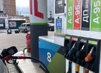 «Продолжалось подорожание»: в Нацбанке объяснили, почему цены на АЗС не упали после удешевления нефти