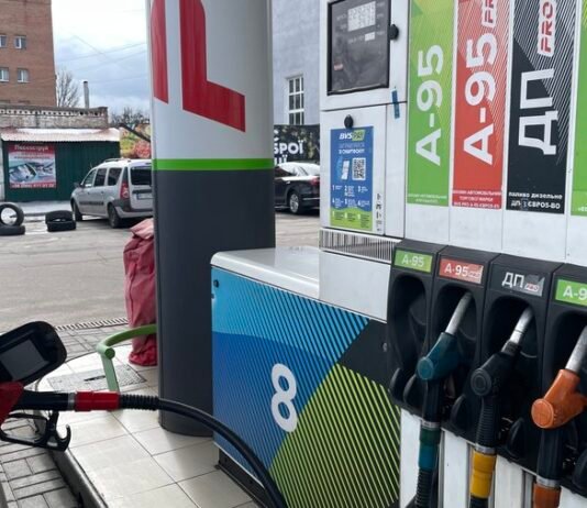 «Продолжалось подорожание»: в Нацбанке объяснили, почему цены на АЗС не упали после удешевления нефти