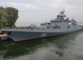 Украинские дроны атаковали два военных корабля РФ в Новороссийске