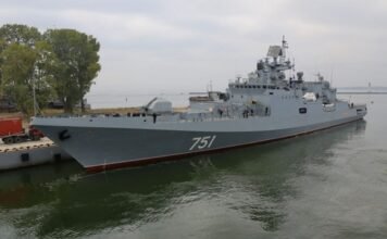 Украинские дроны атаковали два военных корабля РФ в Новороссийске