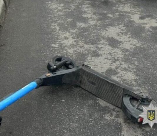 В Одессе авто сбило подростка на самокате: парня забрали в больницу