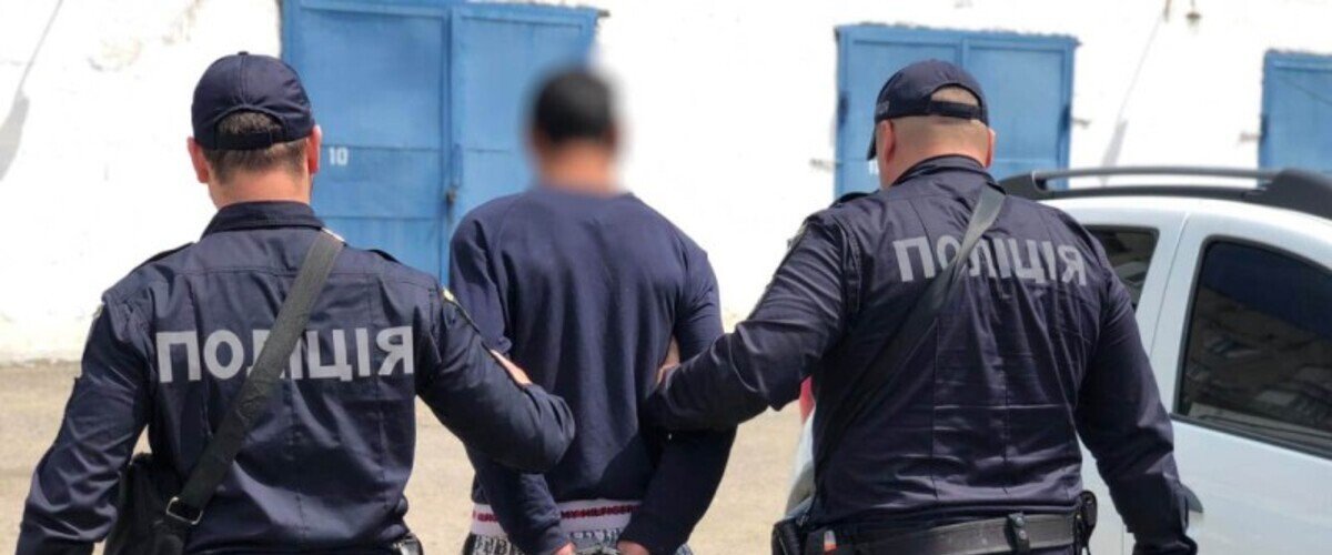 В Одесской области бездомный избил пару и ограбил женщину возле лимана