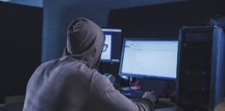 Мошенники массово выдают себя за СБУ, рассылая украинцам «повестки»