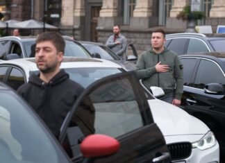 Минуту молчания теперь будут объявлять через громкоговорители по всей Украине