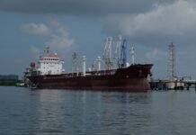 ЕС рассматривает замораживание ценового потолка на российскую нефть, — Bloomberg