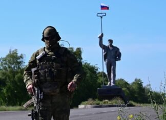 Оккупанты в «ДНР» выпустили праздничное печенье в честь «освобождения» Мариуполя