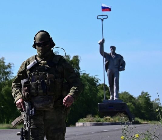 Оккупанты в «ДНР» выпустили праздничное печенье в честь «освобождения» Мариуполя