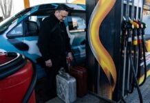 Оккупированный Севастополь остался без бензина
