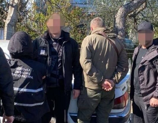 «Черный» лес и шантаж: в Одесской области лесник требовал деньги с работников
