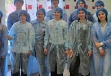 Как пекут хлеб и создают протезы: школьникам Одессы провели необычные экскурсии