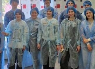 Как пекут хлеб и создают протезы: школьникам Одессы провели необычные экскурсии