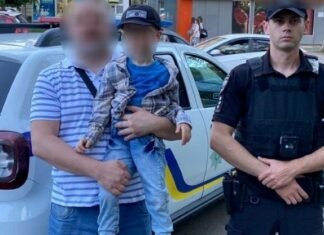 В Одессе патрульные разыскали потерявшегося в парке мальчика