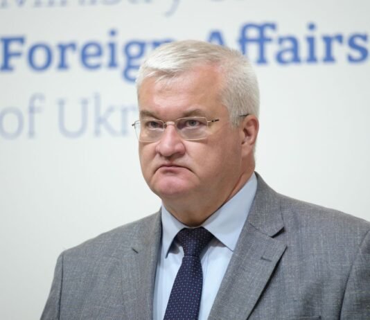Сибига назвал цель угроз РФ посольствам в Киеве