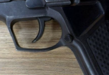 В Одессе мужчина с оружием ворвался в пиццерию после выстрелов на улице
