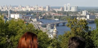 Средняя зарплата превысила 30 тысяч гривен: где платят больше всего