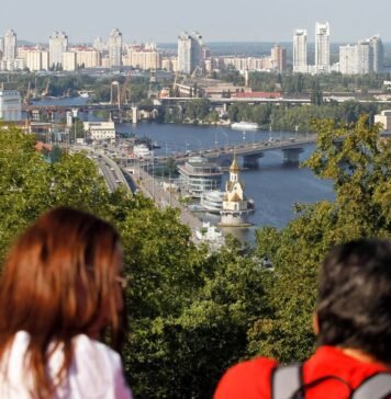 Средняя зарплата превысила 30 тысяч гривен: где платят больше всего