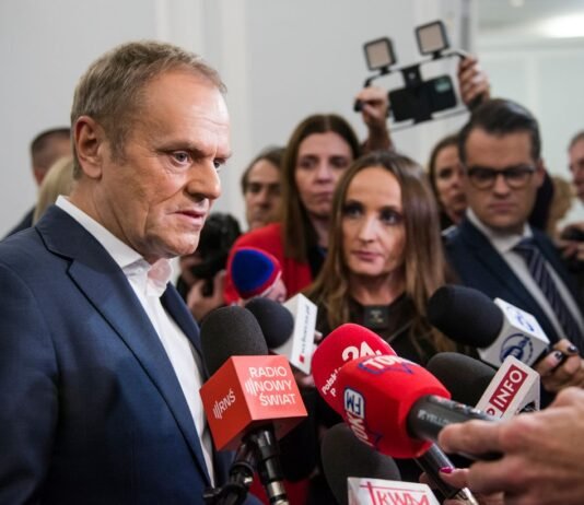 Премьер Польши раскритиковал предложение РФ о перемирии на 9 мая