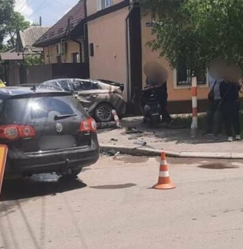 В Одесской области после столкновения авто сбило детей на тротуаре: детали
