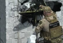 В Одессе дрон из 50 кг взрывчатки завис в стене 15 этажа, — ВИДЕО