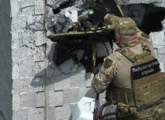В Одессе дрон из 50 кг взрывчатки завис в стене 15 этажа, — ВИДЕО