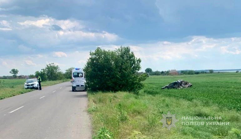 В Одесской области перевернулся BMW: пострадали два человека