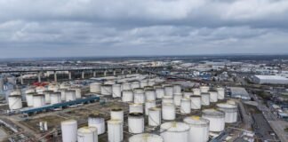 Bloomberg дал неутешительный прогноз по ценам на нефть на ближайший год